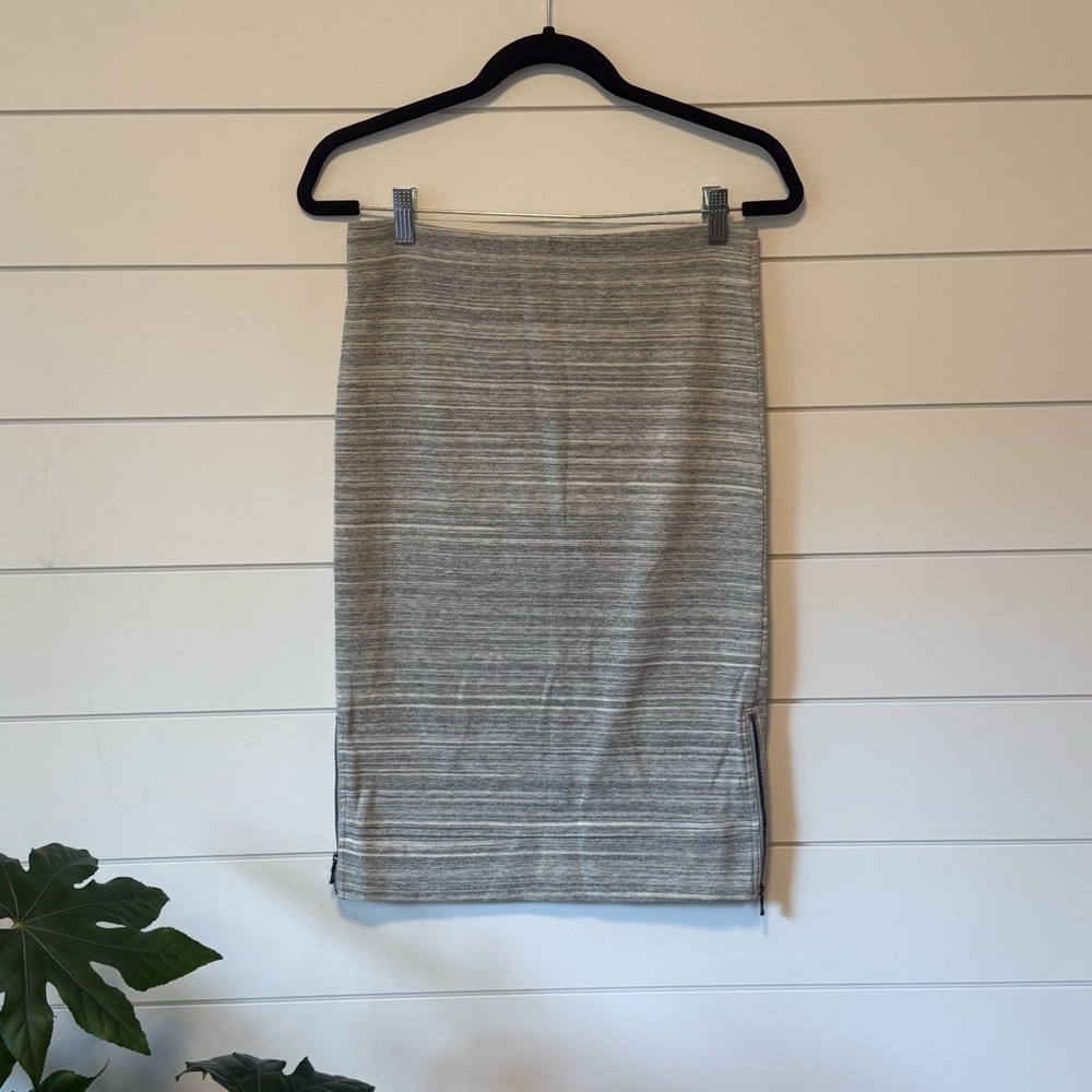 LOFT Gray Striped Pencil Skirt Zipper Details Stretchy Office Size XS
